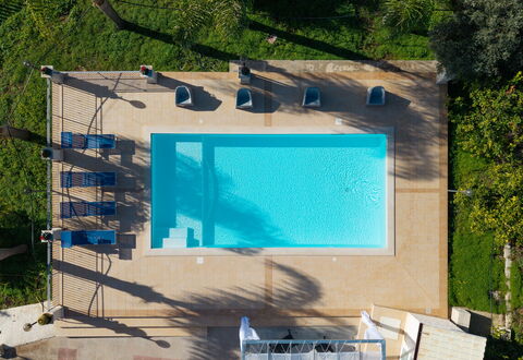 Villa Ninfa: Piscina, Blu, Acqua, Ricorrere, Mobili Da Esterno, Materiale Composito, Tempo Libero, Eco Hotel, Terme, Sedia