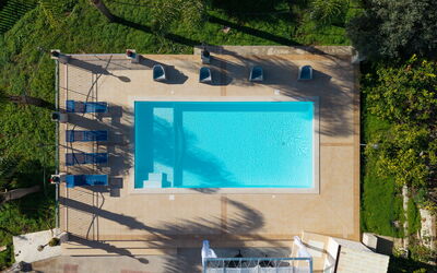 Villa Ninfa: Piscina, Blu, Acqua, Ricorrere, Mobili Da Esterno, Materiale Composito, Tempo Libero, Eco Hotel, Terme, Sedia