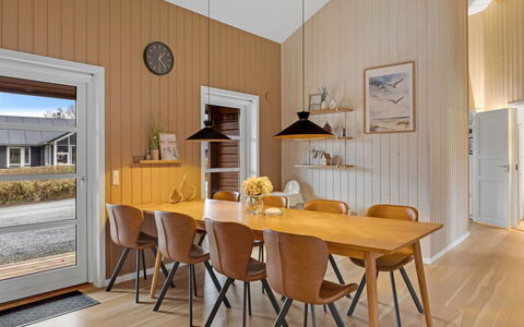 Marisol - 200M from the Sea: Pavimentazione, Legna, Interior Design, Mobilia, Cucina & Sala Da Pranzo Tavolo, Sala Da Pranzo, Pavimento, Soffitto, Pavimento In Legno, Sedia