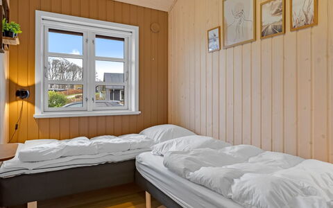 Marisol - 200M from the Sea: Legna, Camera Da Letto, Pavimento, Pavimentazione, Letto, Interior Design, Telaio Del Letto, Color Legno, Latifoglie, Bedding
