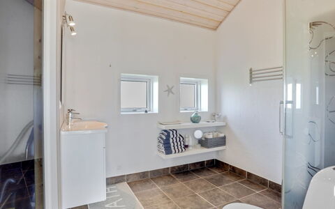 Anthea - 450M from the Sea: Pavimentazione, Pavimento, Interior Design, Soffitto, Idraulico Fixture, Camera, Lampada, Idraulico, Casa, Bagno