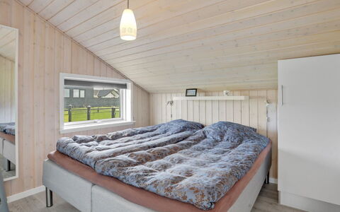 Anthea - 450M from the Sea: Legna, Casa, Camera Da Letto, Soffitto, Telaio Del Letto, Latifoglie, Color Legno, Letto, Plank, Illuminazione Diurna