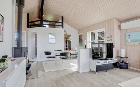 Anthea - 450M from the Sea: Legna, Soffitto, Interior Design, Casa, Pavimento, Soggiorno, Camera, Pavimento In Legno, Appartamento, Latifoglie