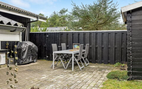 Gidske - 850M from the Sea: Tetto, Casa, Casa, Villetta, Porta, Raccordo, Deck, Portico, Plank, Latifoglie