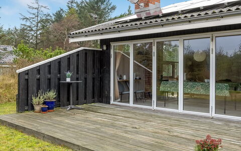 Gidske - 850M from the Sea: Tetto, Casa, Casa, Villetta, Porta, Raccordo, Deck, Portico, Plank, Latifoglie