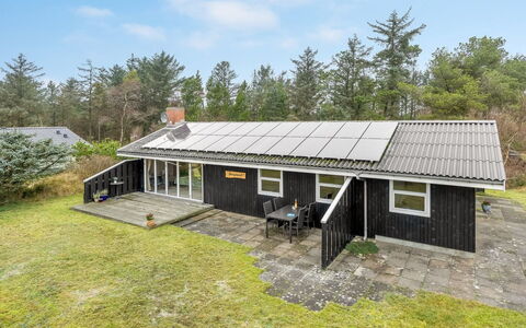 Gidske - 850M from the Sea: Tetto, Casa, Casa, Villetta, Porta, Raccordo, Deck, Portico, Plank, Latifoglie