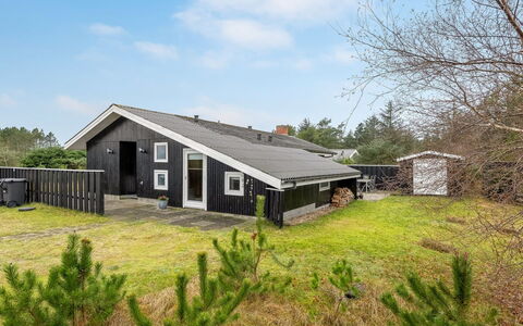 Gidske - 850M from the Sea: Tetto, Casa, Casa, Villetta, Porta, Raccordo, Deck, Portico, Plank, Latifoglie