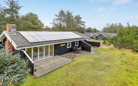 Gidske - 850M from the Sea: Tetto, Casa, Casa, Villetta, Porta, Raccordo, Deck, Portico, Plank, Latifoglie