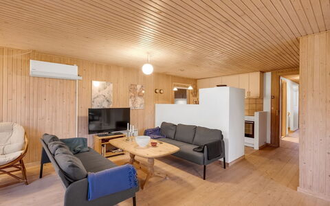 Gidske - 850M from the Sea: Tetto, Casa, Casa, Villetta, Porta, Raccordo, Deck, Portico, Plank, Latifoglie