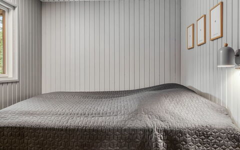 Erja - 600M from the Sea: Camera Da Letto, Legna, Lenzuolo, Interior Design, Letto, Bedding, Soffitto, Pavimentazione, Pavimento, Biancheria