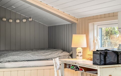 Erja - 600M from the Sea: Legna, Interior Design, Mobilia, Camera Da Letto, Soffitto, Pavimento, Pavimentazione, Camera, Illuminazione, Letto