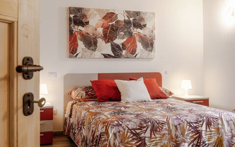 Villa Zena: Mobilia, Letto, Interior Design, Camera Da Letto, Bedding, Lenzuolo, Parete, Pavimentazione, Camera, Pavimento