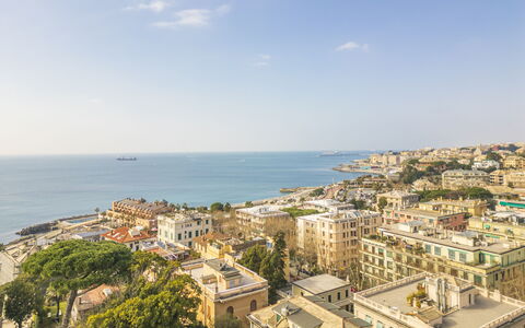Torre Dell'Amore, Genova, Seaview: Città, Corpo D'Acqua, Giorno, Costruzione, Zona Urbana, Orizzonte, Costa, Zona Residenziale, Mare, Costiera E Morfologie Oceanic