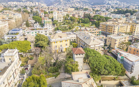 Torre Dell'Amore, Genova, Seaview: Giorno, Albero, Costruzione, Zona Urbana, Zona Residenziale, Città, Cittadina, Quartiere, Tetto, Appartamento
