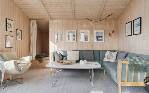 Yma - 250M from the Sea: Legna, Interior Design, Mobilia, Pavimentazione, Divano, Pavimento, Soggiorno, Casa, Soffitto, Camera