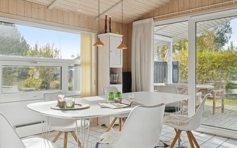 Yma - 250M from the Sea: Mobilia, Interior Design, Pavimentazione, Legna, Sala Da Pranzo, Pavimento, Cucina & Sala Da Pranzo Tavolo, Tavolo, Sedia, Soffitto