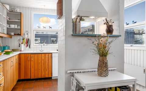 Antti - from the Sea: Cucina, Interior Design, Pavimentazione, Controsoffitto, Legna, Mobilia, Elettrodomestico Da Cucina, Pavimento, Apparecchio Major, Soffitto