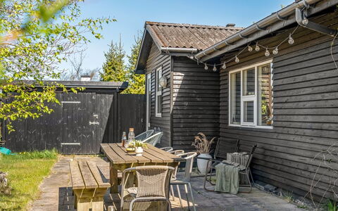 Antti - from the Sea: Legna, Casa, Casa, Villetta, Raccordo, Arbusto, Tetto, Porta, Backyard, Giardino