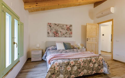 Zena Apartment: Interior Design, Mobilia, Parete, Pavimentazione, Legna, Pavimento, Soffitto, Camera Da Letto, Letto, Casa