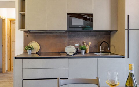 Zena Apartment: Controsoffitto, Cucina, Mobilia, Elettrodomestico Da Cucina, Cabinetry, Interior Design, Pavimentazione, Legna, Casa, Elettrodomestico