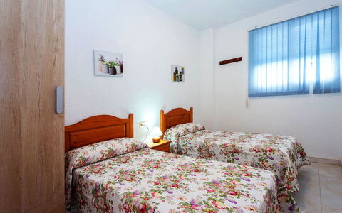 Valenciano: Proprietà, Mobilia, Costruzione, Finestra, Comfort, Tessile, Legna, Interior Design, Telaio Del Letto