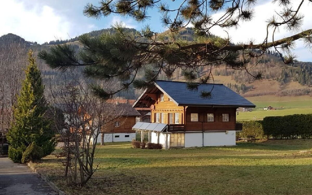 Chalet mit Grossem Umschwung