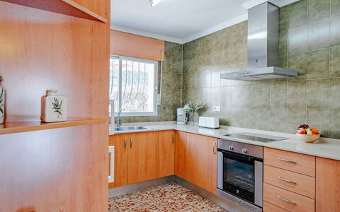 Casa Pia: Cabinetry, Controsoffitto, Proprietà, Lavello, Mobilia, Costruzione, Rubinetto, Lavandino Della Cucina, Cucina, Legna