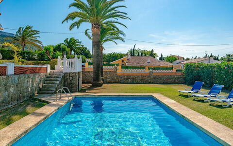 Casa Pia: Acqua, Pianta, Cielo, Proprietà, Piscina, Costruzione, Blu, Azzurro, Nube, Natura