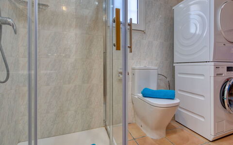 La Marquesa: Lavanderia, Idraulico Fixture, Soffione Doccia, Proprietà, Toilet Seat, Gabinetto, Bagno, Blu, Doccia