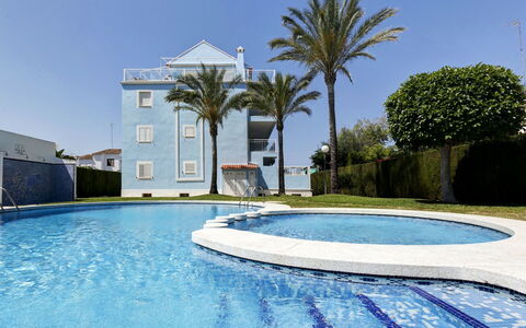 Turquesa: Piscina, Proprietà, Ricorrere, Immobiliare, Palma, Vacanza, Albero, Costruzione, Casa, Azzurro
