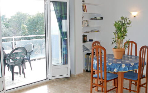 Turquesa: Camera, Proprietà, Mobilia, Costruzione, Sala Da Pranzo, Tavolo, Casa, Pavimento, Immobiliare, Interior Design