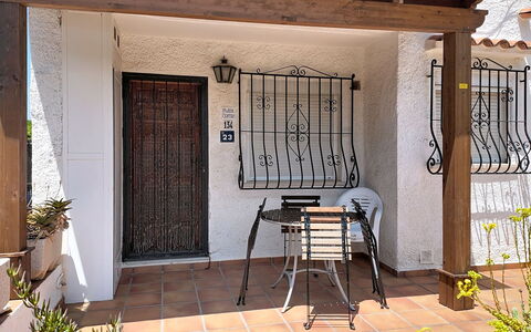 Mimosa i: Porta, Ferro, Color Legno, Vaso Di Fiori, Portico, Pianta Della Casa, Porta A Casa, Latifoglie, Design, Struttura Esterna
