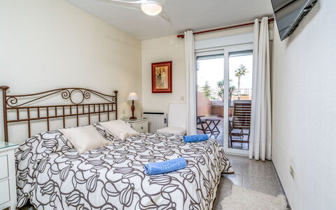 Sorolla: Camera Da Letto, Letto, Camera, Proprietà, Mobilia, Lenzuolo, Bedding, Telaio Del Letto, Soffitto, Interior Design
