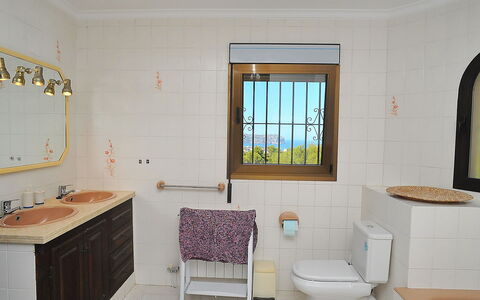 Tosalans: Camera, Bagno, Proprietà, Costruzione, Interior Design, Pavimento, Mobilia, Idraulico Fixture, Casa, Piastrella