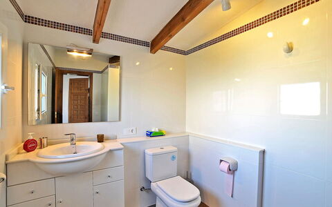 Pinomar: Bagno, Camera, Proprietà, Soffitto, Interior Design, Costruzione, Casa, Architettura, Parete, Immobiliare