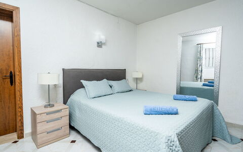 Pinomar: Camera Da Letto, Letto, Mobilia, Camera, Lenzuolo, Proprietà, Telaio Del Letto, Materasso, Interior Design, Bedding
