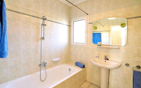Arborcer: Bagno, Proprietà, Camera, Interior Design, Idraulico Fixture, Costruzione, Piastrella, Immobiliare, Architettura, Casa