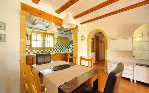 Reposo: Camera, Proprietà, Mobilia, Costruzione, Interior Design, Soffitto, Sala Da Pranzo, Pavimento, Casa, Tavolo