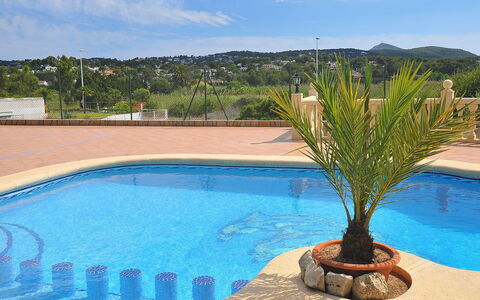 Patrai: Piscina, Proprietà, Acqua, Azzurro, Vacanza, Albero, Ricorrere, Palma, Immobiliare, Tempo Libero