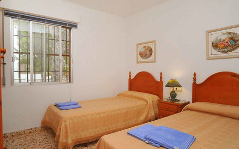 Patrai: Camera Da Letto, Camera, Letto, Mobilia, Proprietà, Lenzuolo, Telaio Del Letto, Interior Design, Materasso, Costruzione
