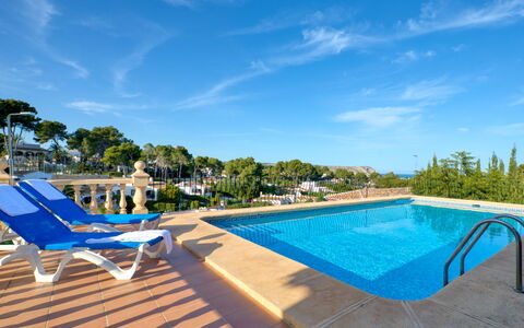 Cap Marti: Acqua, Cielo, Nube, Blu, Piscina, Pianta, Mobili Da Esterno, Shade, Albero, Tempo Libero