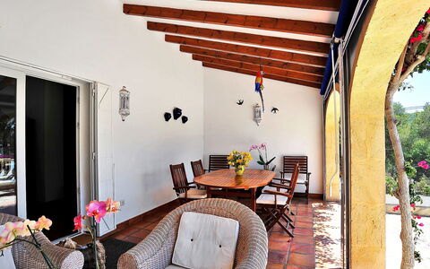 Lucie: Proprietà, Camera, Costruzione, Interior Design, Casa, Soffitto, Immobiliare, Mobilia, Casa, Soggiorno