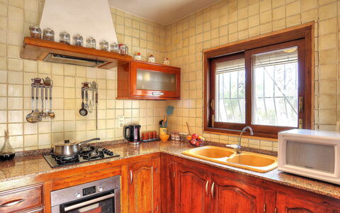 Lucie: Controsoffitto, Proprietà, Camera, Mobilia, Cabinetry, Cucina, Costruzione, Interior Design, Immobiliare, Casa