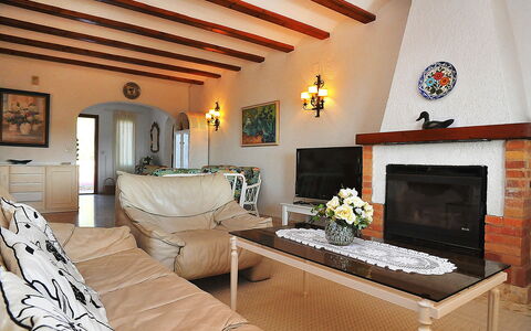 Portichol: Mobilia, Proprietà, Divano, Decorazione, Comfort, Interior Design, Architettura, Soggiorno, Pavimento, Legna