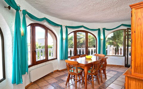 Vina: Proprietà, Camera, Costruzione, Immobiliare, Interior Design, Mobilia, Sala Da Pranzo, Soffitto, Casa, Estate