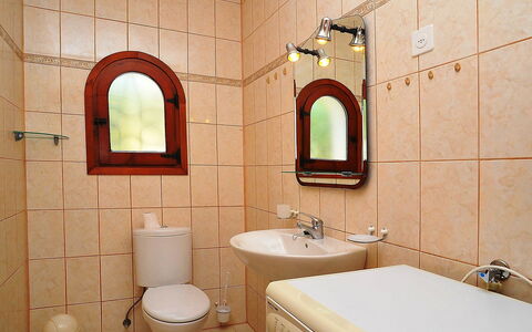 Andrea: Bagno, Proprietà, Camera, Piastrella, Parete, Interior Design, Architettura, Costruzione, Idraulico Fixture, Rubinetto