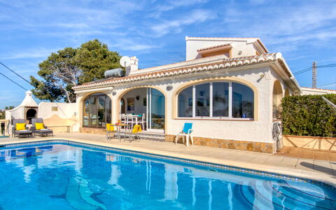 Marina: Acqua, Cielo, Nube, Pianta, Piscina, Costruzione, Blu, Albero, Shade, Eco Hotel