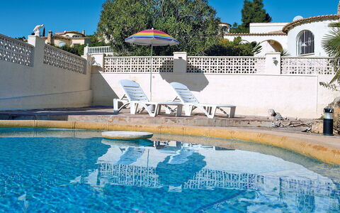 La Caissa: Piscina, Blu, Proprietà, Costruzione, Architettura, Azzurro, Acqua, Villa, Vacanza, Turismo