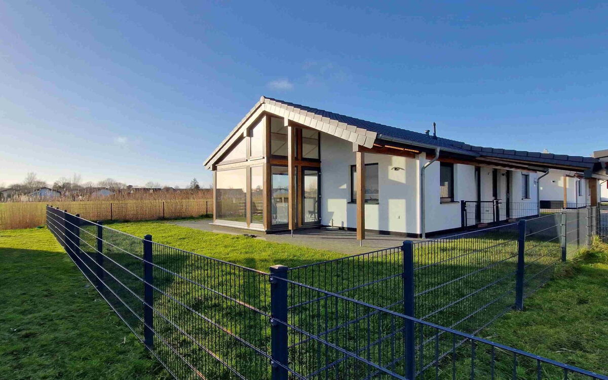 G28 Eingezäuntes Ferienhaus mit Infrarotkabine
