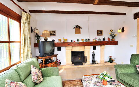 Tarraula: Proprietà, Mobilia, Verde, Ventilatore, Divano, Comfort, Illuminazione, Cornice, Interior Design, Finestra